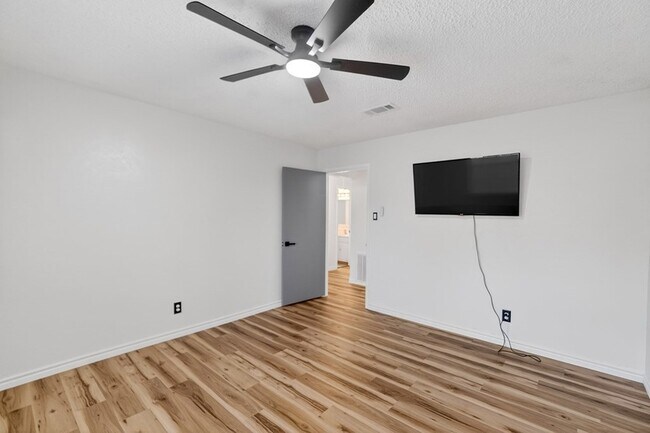 Building Photo - 2821 Metz Dr