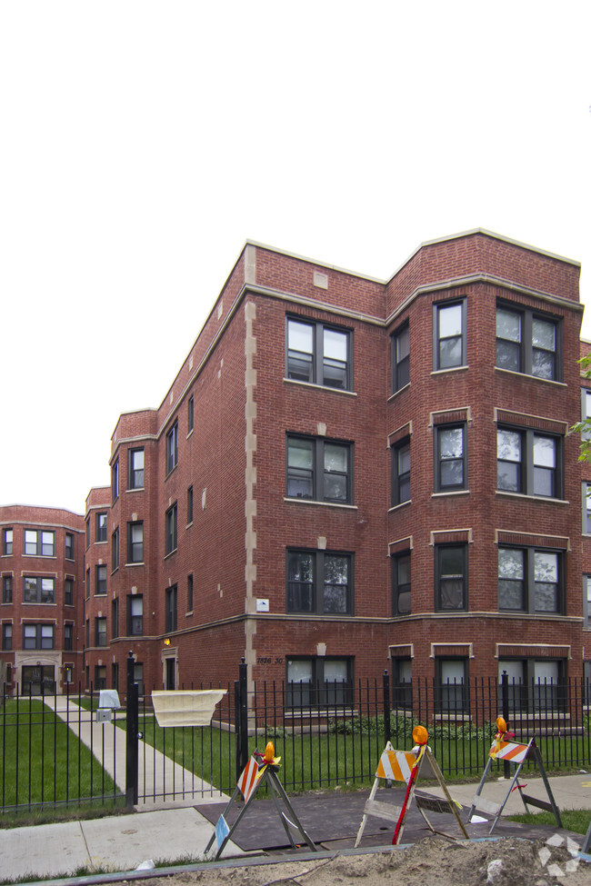 7526 N Seeley Avenue - The Seeley Court