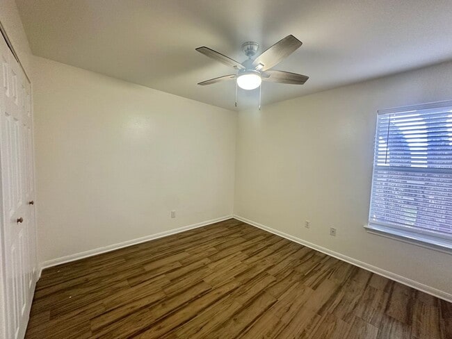 Building Photo - AVAILABLE NOW!!!! NEW-MANAGEMENT