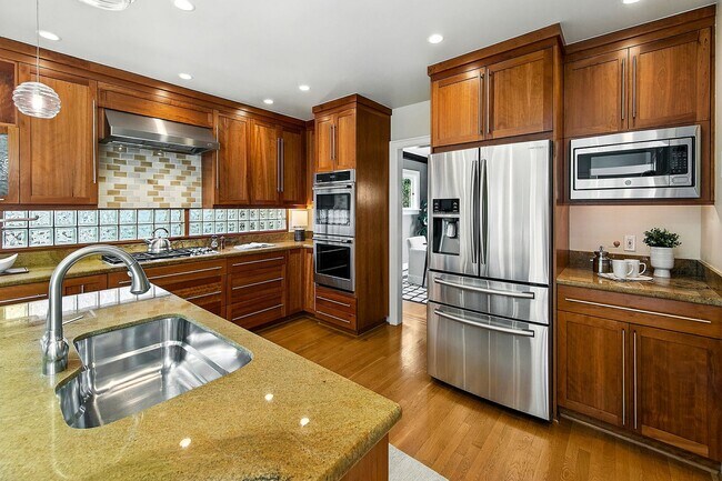 Building Photo - Capitol Hill View Home