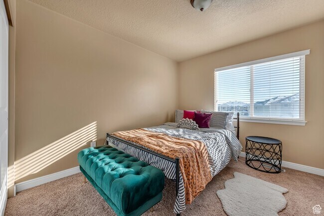 Building Photo - 3234 W Desert Lily Dr