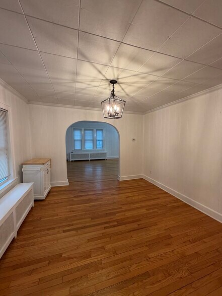 Building Photo - 860 Migeon Ave