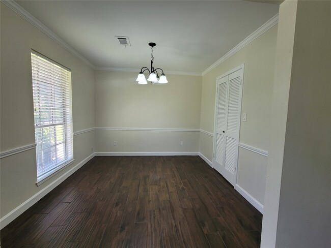 Building Photo - 9322 Fairdale Ln