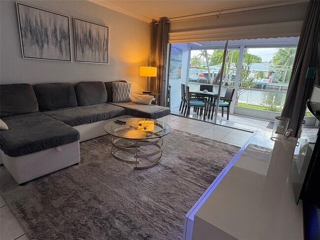 Building Photo - 470 Paradise Isle Blvd