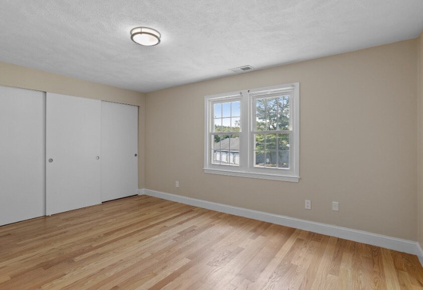 Building Photo - 134 Russet Ln