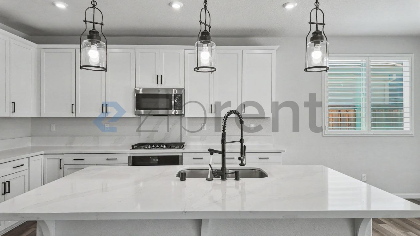 Building Photo - Unit