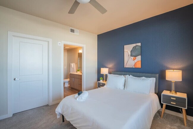 Building Photo - 1890 S Country Club Way