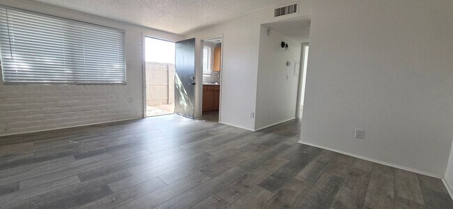 Building Photo - 2750 N Balboa Ave