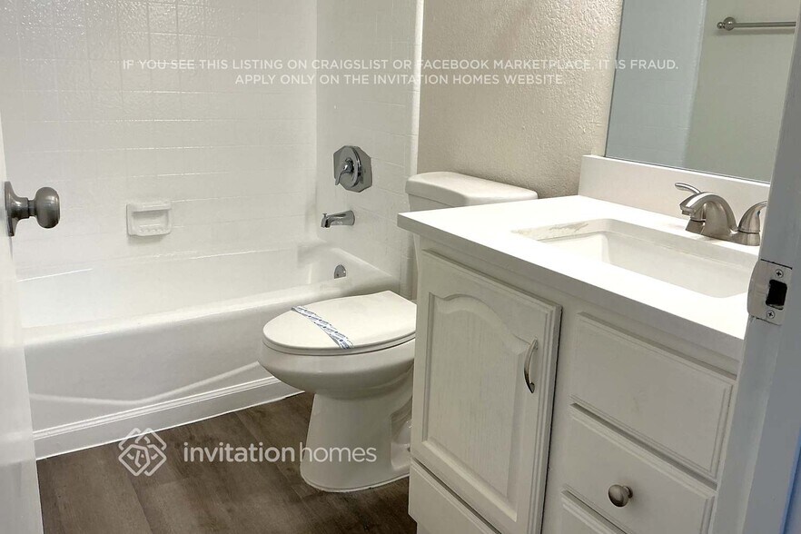 Building Photo - 1721 E 8th St