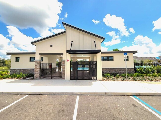 Building Photo - 241 Bogey Dr