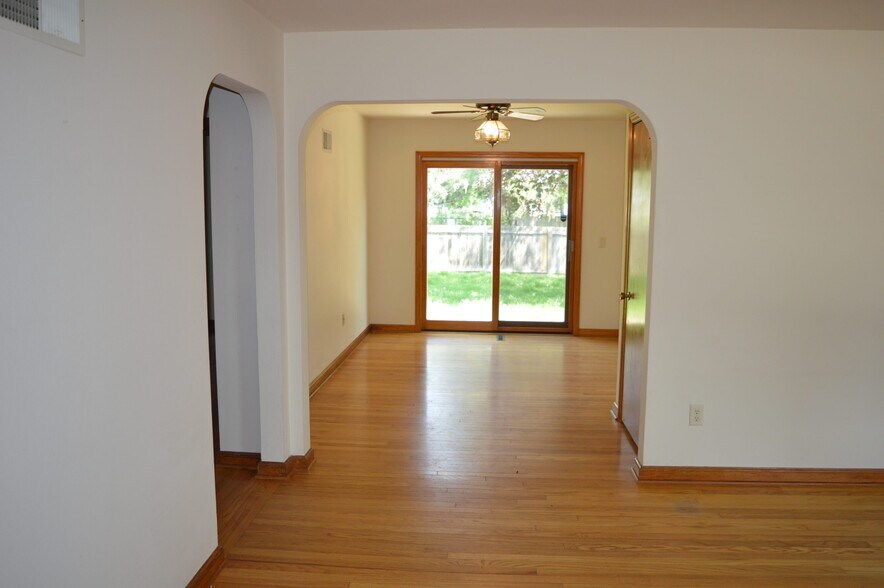 Building Photo - 7014 University Ave