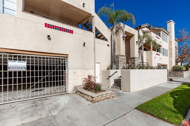 Building Photo - 1202 Donax Ave