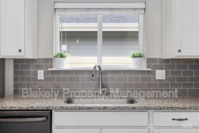 Building Photo - 260 W Waukesha St
