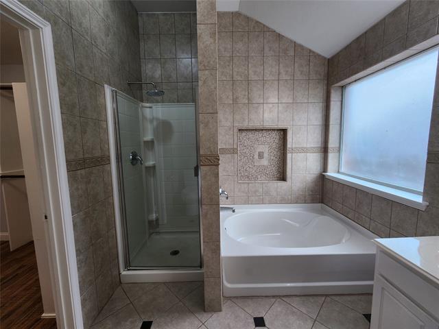 Building Photo - 529 Roundrock Ln