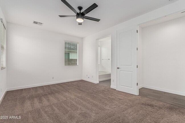 Building Photo - 305 E Leland Rd