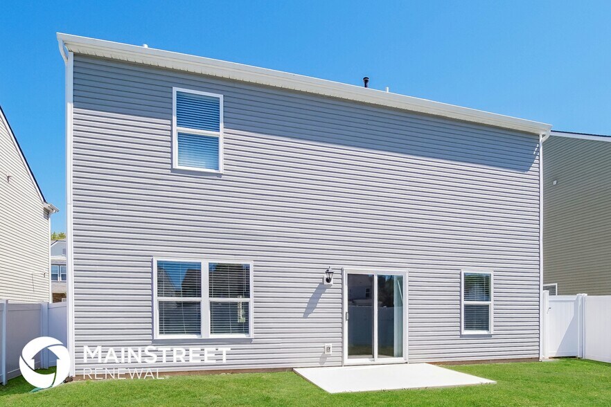 Building Photo - 5518 English Holly Wy