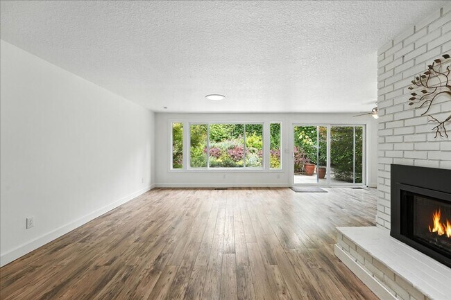 Building Photo - 2448 Margery St