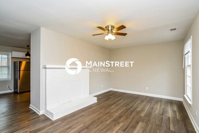 Building Photo - 3 Bedroom Pet-Friendly Home in Charlotte, NC with Main Street Renewal