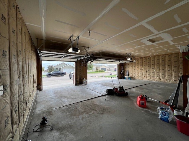 Building Photo - 4717 S Pointe Dr