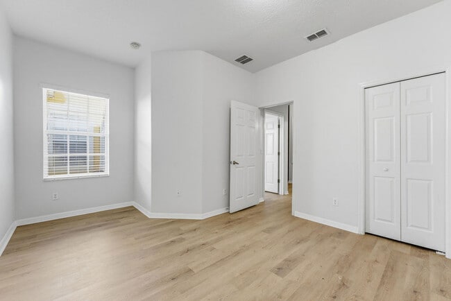 Building Photo - 2795 Oakwater Dr