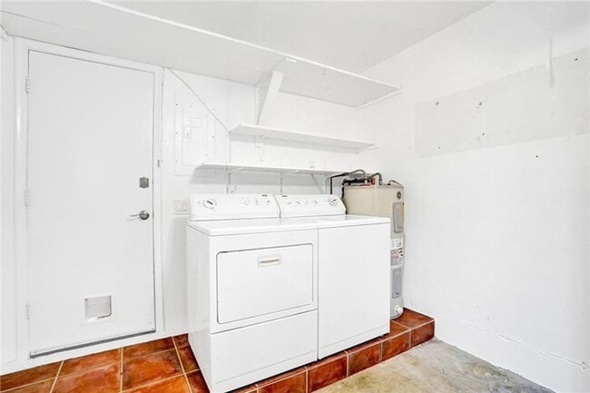 Building Photo - Charming Hollywood Home