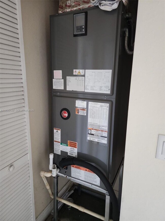 Building Photo - 14640 SW 15th St