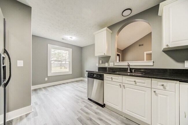 Building Photo - Fully Renovated Home in Gallatin, TN