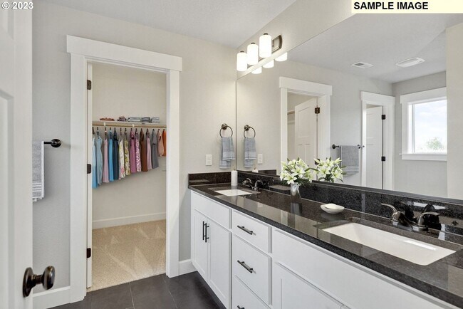 Building Photo - 748 Pinebreak