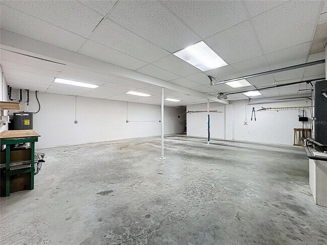 Building Photo - 6846 Lake View Dr