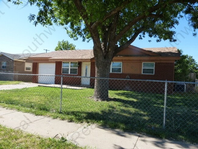 Primary Photo - Charming 3 bedroom home