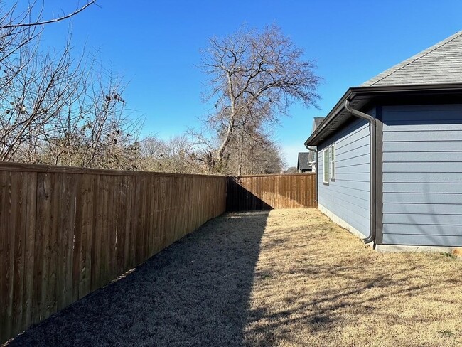 Building Photo - 412 Carneros Dr
