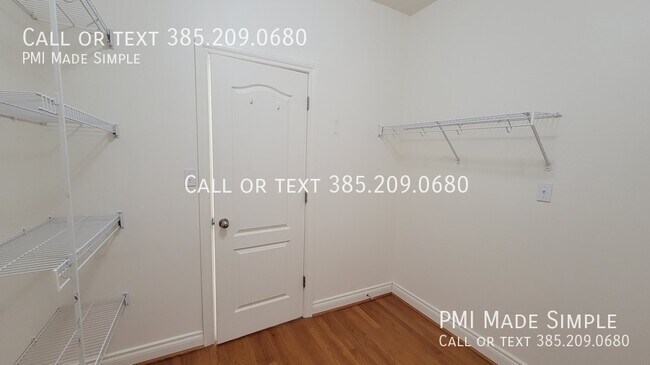 Building Photo - 3042 E Somerset Dr