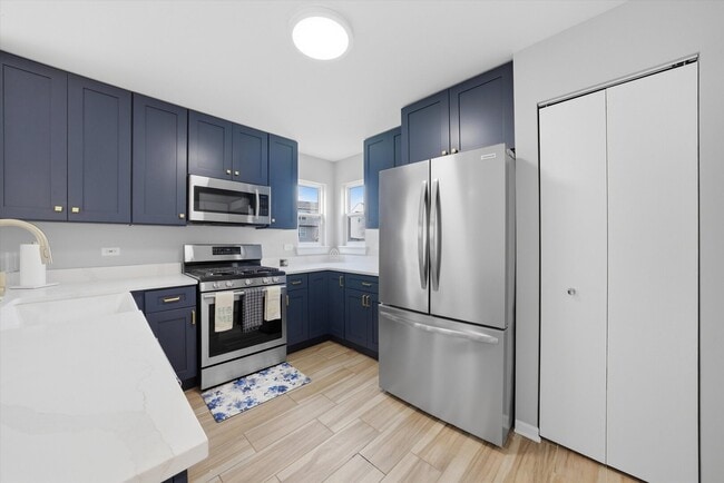 Building Photo - 2211 Carpenter Ave