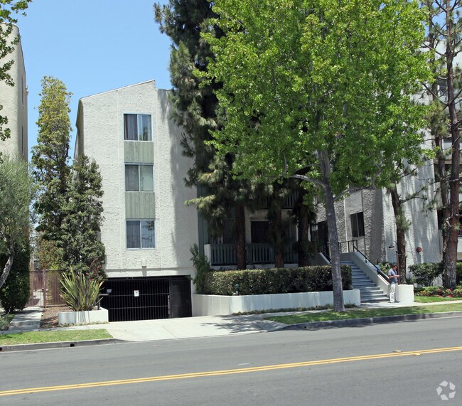 Primary Photo - 311 Montana Avenue
