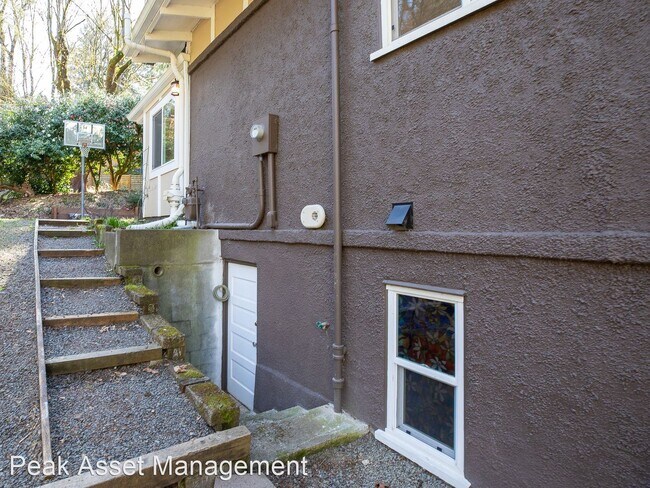 Building Photo - 3 br, 2 bath House - 2909 SW Upper Dr