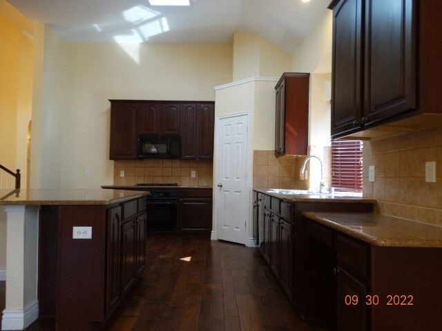 Building Photo - 9975 Red Cedar Dr