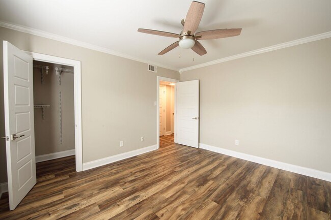 Building Photo - 1701 Lobdell Ave