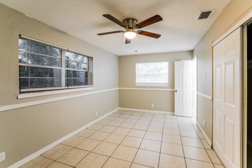 Building Photo - 425 SW 74th Ave