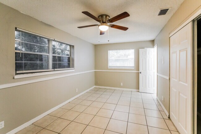 Building Photo - 425 SW 74th Ave
