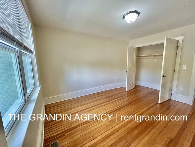 Building Photo - 1518 Wautauga St SW