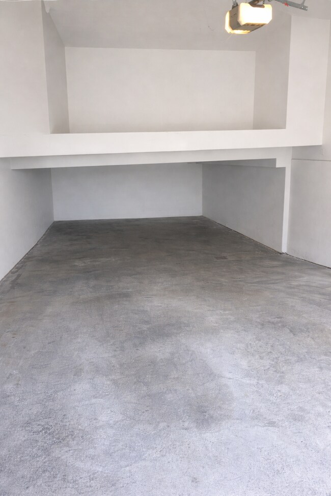 Building Photo - 210 33rd St