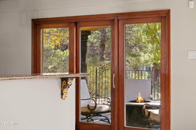 Building Photo - 6204 Pinehurst Dr