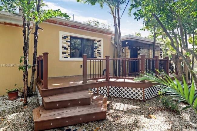 Building Photo - 550 Quail Ave