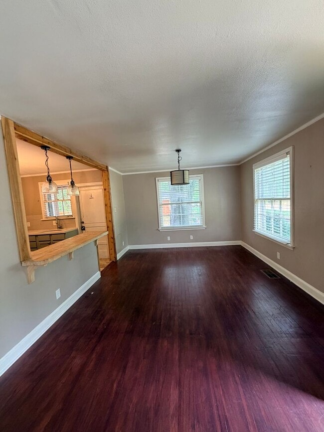 Building Photo - Beautiful 2 Bedroom Unit near LSUS!