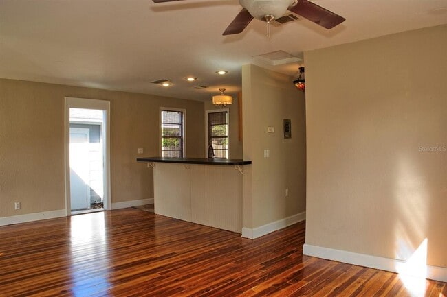 Building Photo - 1315 E Marks St