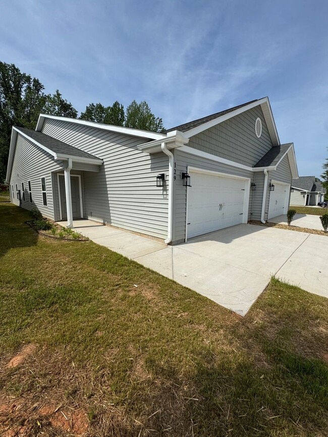 Building Photo - 129 Brawley Villas Pl