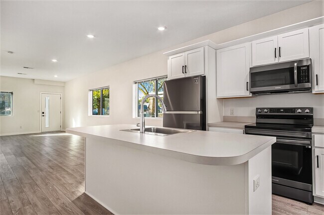 Building Photo - 937 Fulton St W