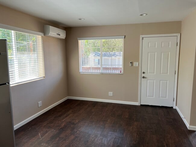 Building Photo - 1440 Bassett Dr