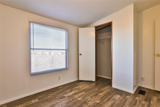 Building Photo - 140 Blessing Ln