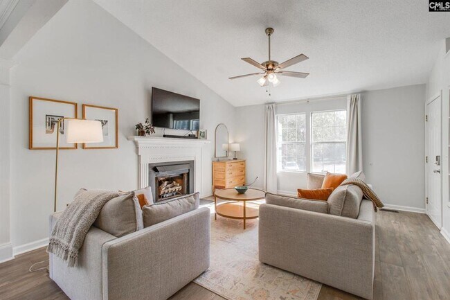 Building Photo - Charming Chapin Ranch in a Cul-de-Sac!